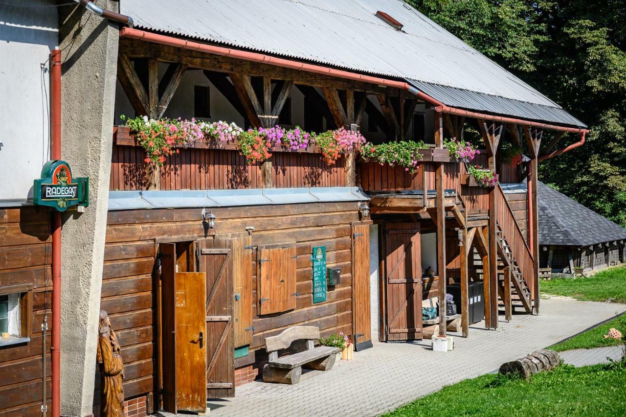 Penzion Tyra Trinec Exterior foto